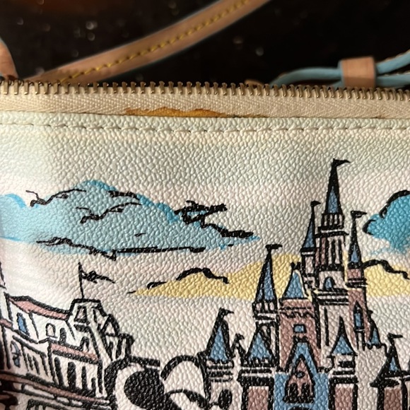 SUPER RARE DISNEY DOONEY - Picture 3 of 5